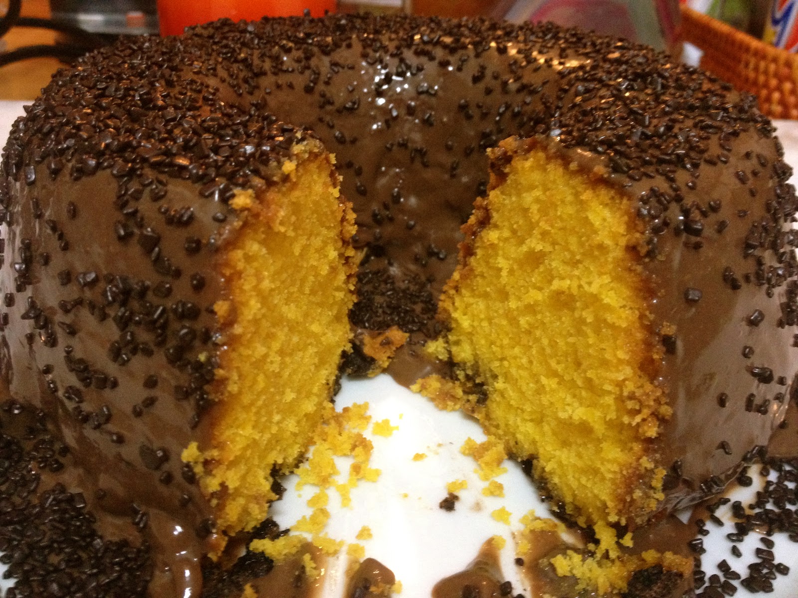 Cores e Sabores da Carol: Bolo de cenoura com cobertura de brigadeiro mole