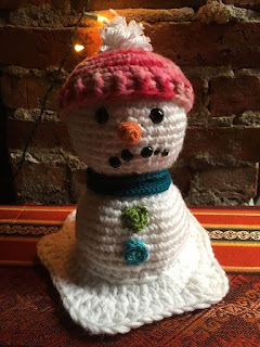 PATRON GRATIS MUÑECO DE NIEVE AMIGURUMI 39460