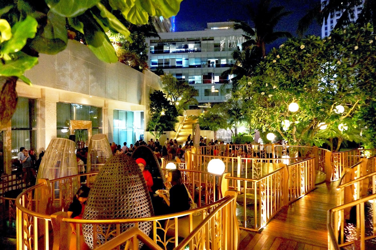 Kongkow Kita Jakarta: Jimbaran Outdoor Lounge - Intercontinental Hotel