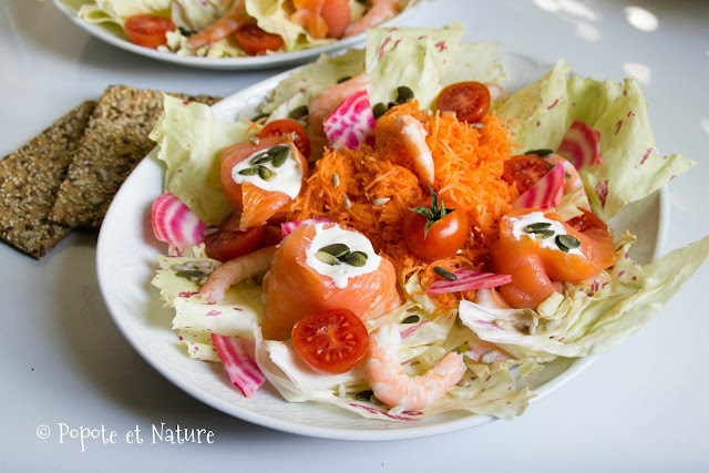 salade à la truite fumée aux crevettes au fromage frais et aux petits légumes © Popote et Nature salade à la truite fumée aux crevettes au fromage frais et aux petits légumes © Popote et Nature