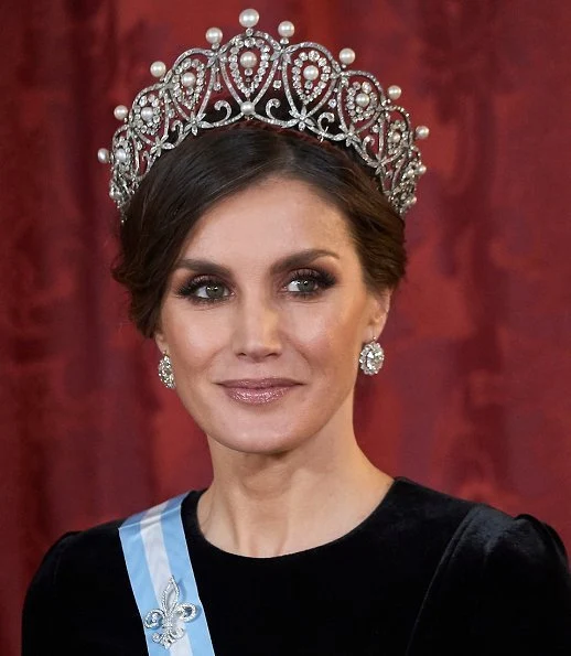 Queen Letizia with the Cartier Loop Tiara at the gala dinner with president of China Xi Jinping and Peng Liyuan