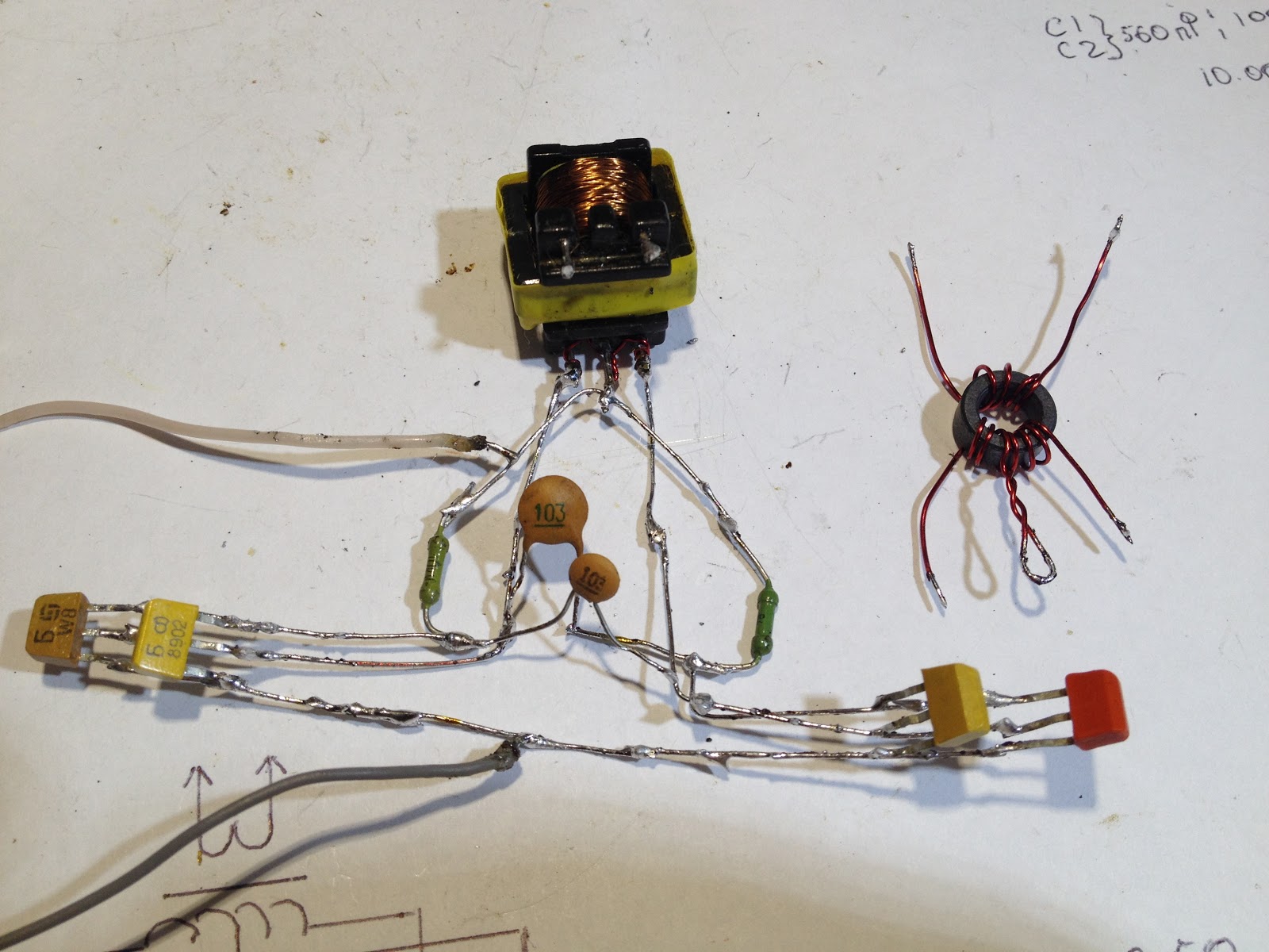 Практикум радиолюбителя:  генератор на транзисторах кт315 .