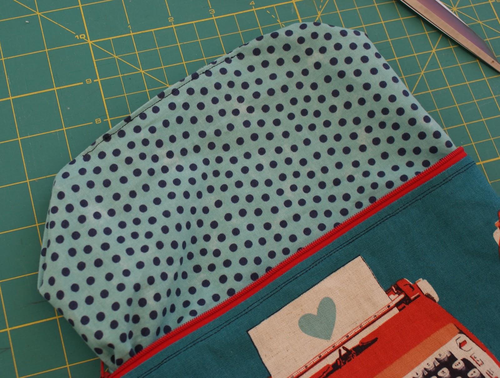 The Dining Room Drawers: Zippered & Lined Pencil Case Tutorial