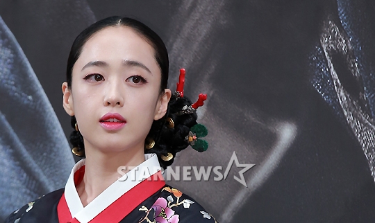 오늘자 동양화 찢고나온 김민정 한복자태 | 인스티즈