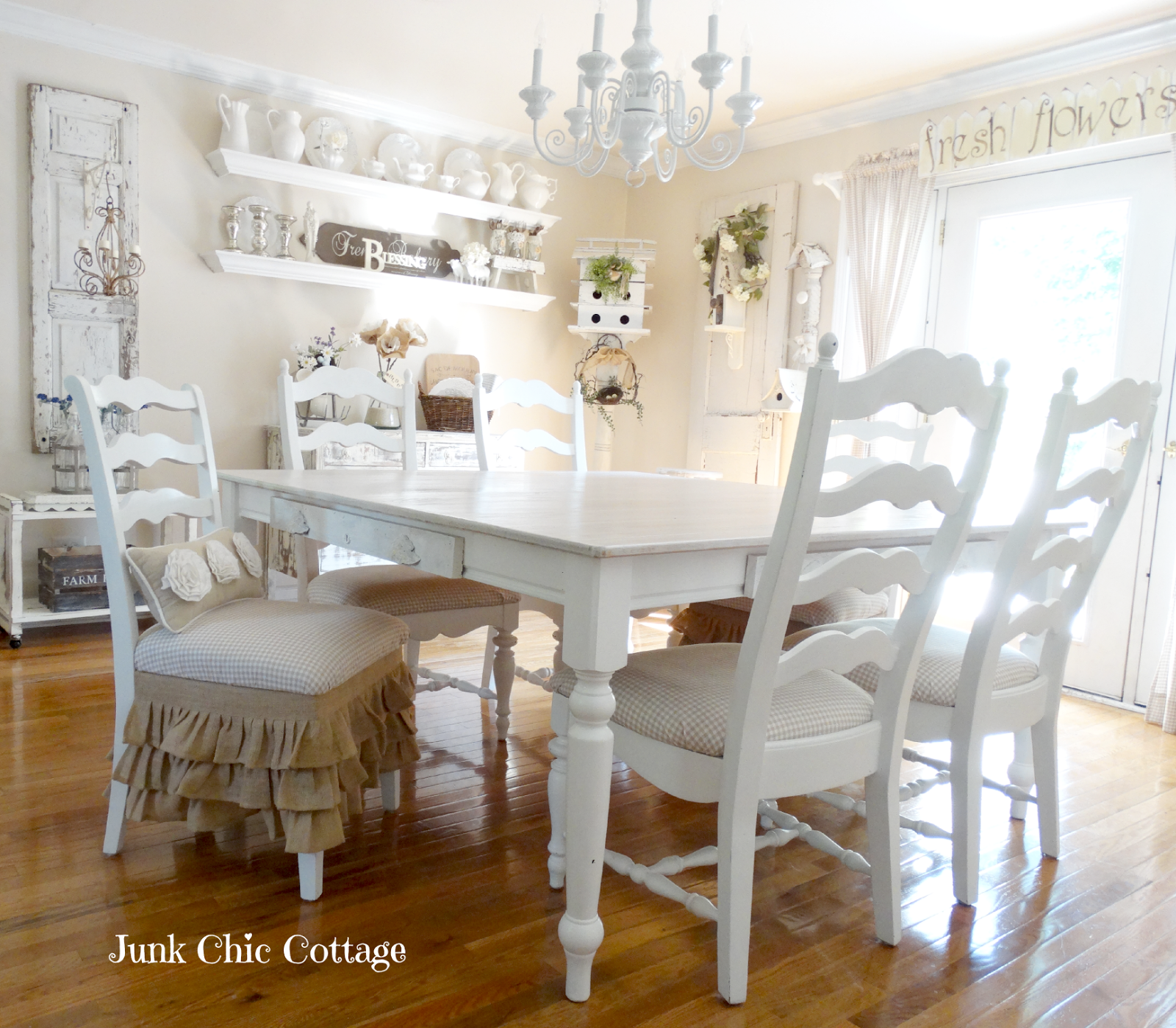 Vintage, Paint and more... dining table feature
