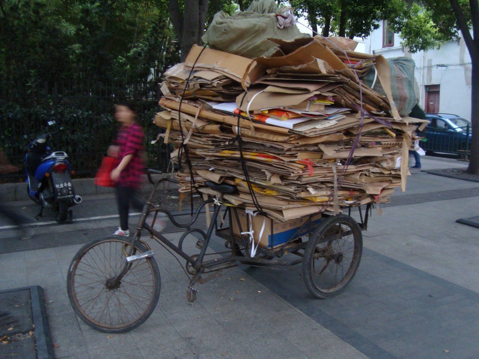 the rag and bone man RECYCLE TRICYCLE.