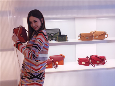 official store large discount closer at Longchamp Outlet, Cheap Longchamp Le Pliage Sale: 2018 Longchamp ... official store large discount closer at Longchamp Outlet, Cheap Longchamp Le Pliage Sale: 2018 Longchamp ...
