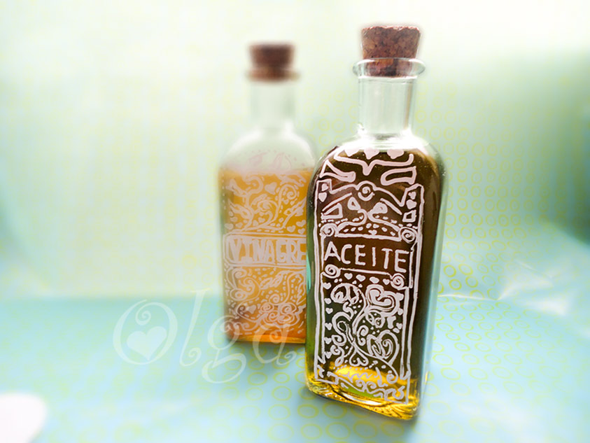 como decorar botellas de cristal con letras y etiquetas.how to decorate crystal bottle whith letter and tags