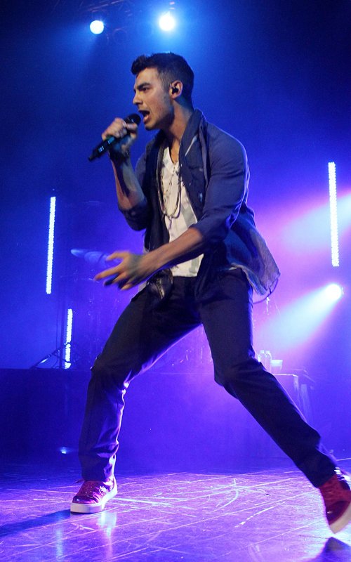 TeenCelebBuzz JoJo & Joe Jonas Kick Off Tour