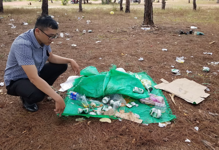 Gia Lai: Đồi cỏ hồng mộng mơ đầy... 'rác thải và kim tiêm'