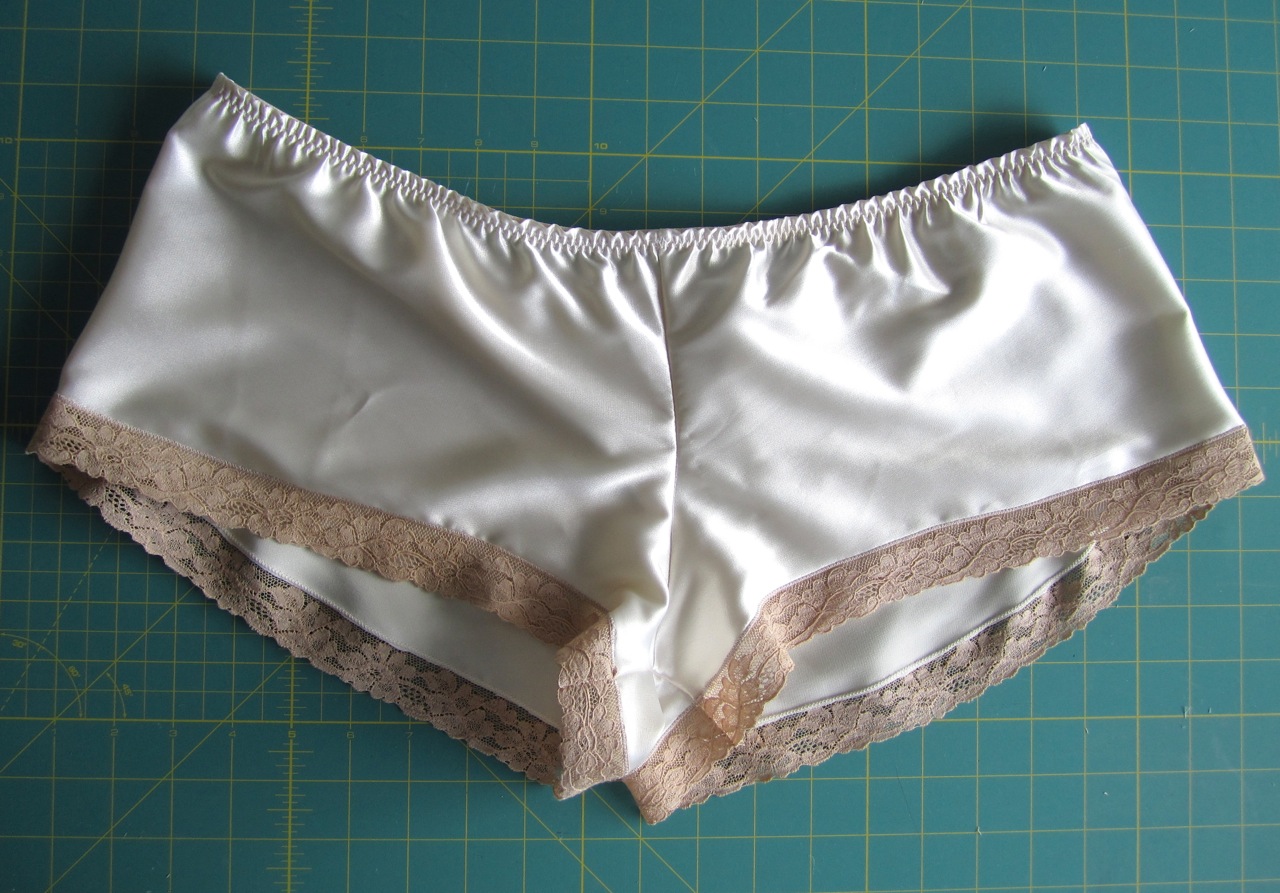 A Few Threads Loose French Knickers Sew Along... Let's add some lace!