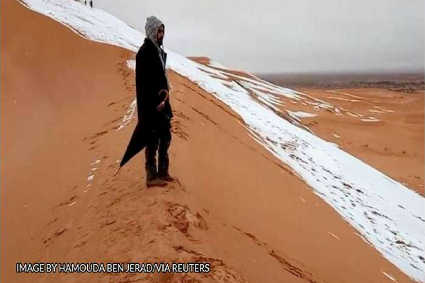 Subhanallah,Tak Ada Mendung Ataupun Hujan Gurun Sahara di Afrika Diselimuti Salju Tebal