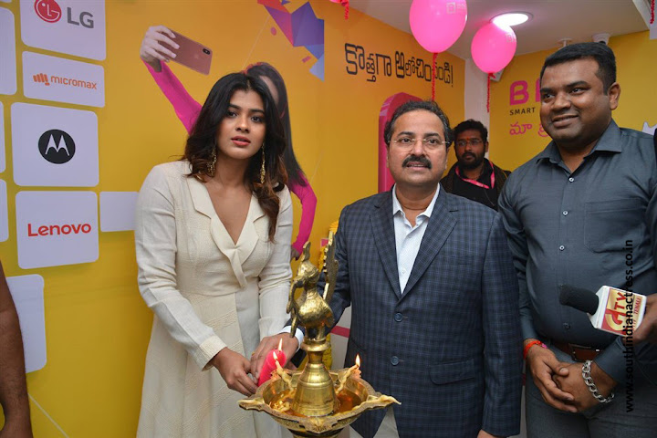 Hebah Patel launches B New Mobile Store at Tenali