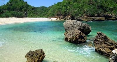 Berwisata Ke Pantai Watu Leter Malang Manisa Travel Malang Travel Bandara Juanda Ke Malang