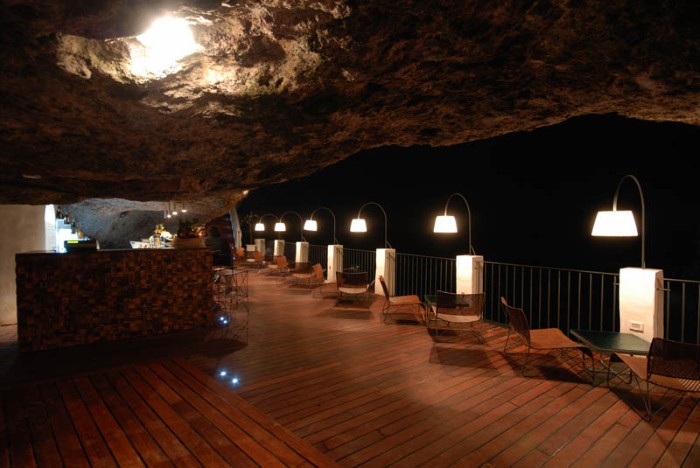 Grotta Palazzese - ресторан у моря 10