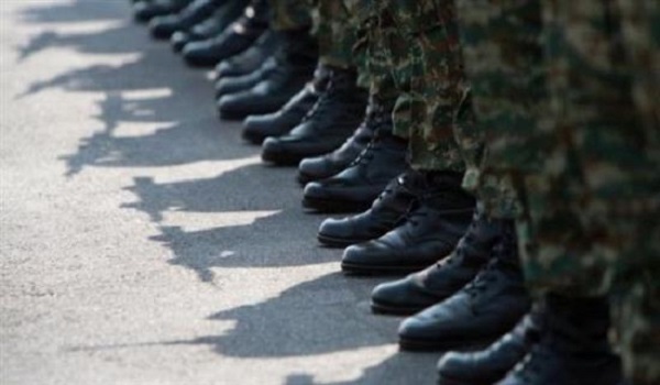 Εξετάζεται αύξηση της στρατιωτικής θητείας κατά τρεις μήνες