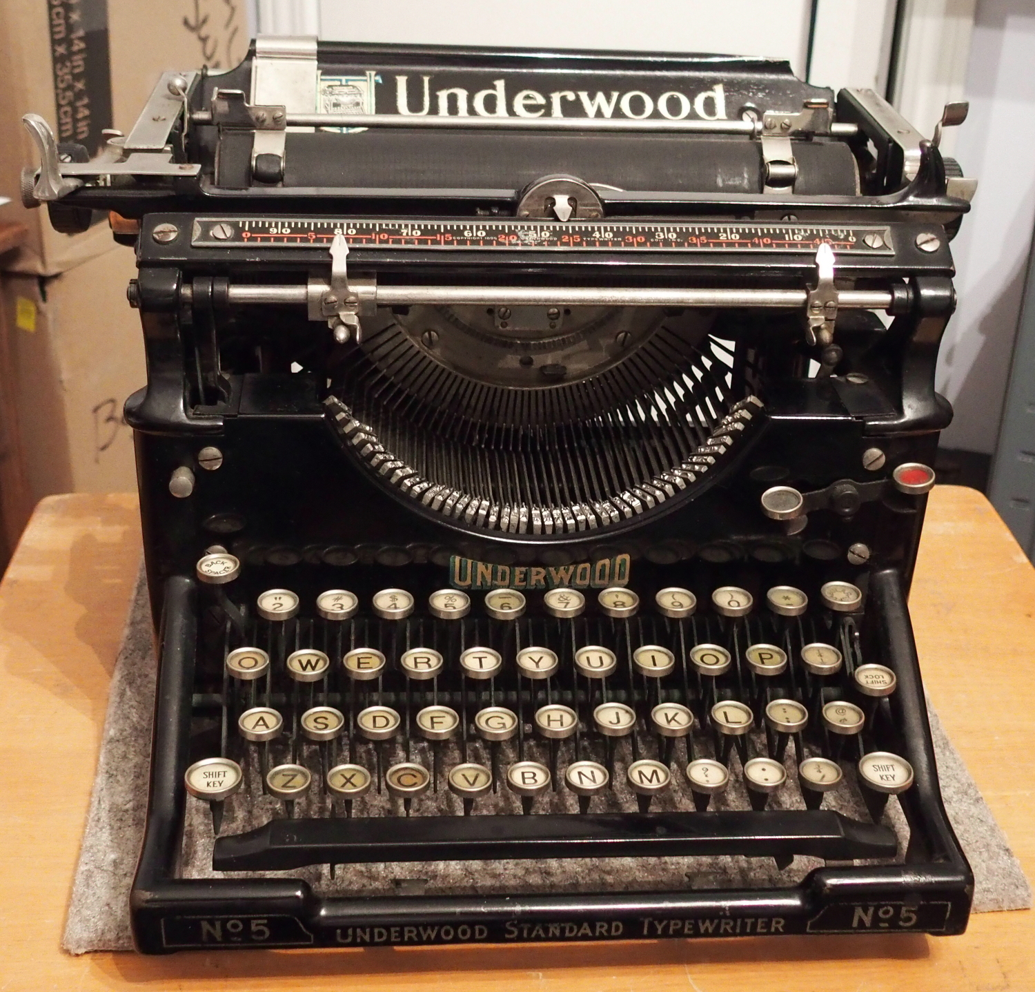 Fountain Pens & Typewriters 100 Years Old and Still Going Strong