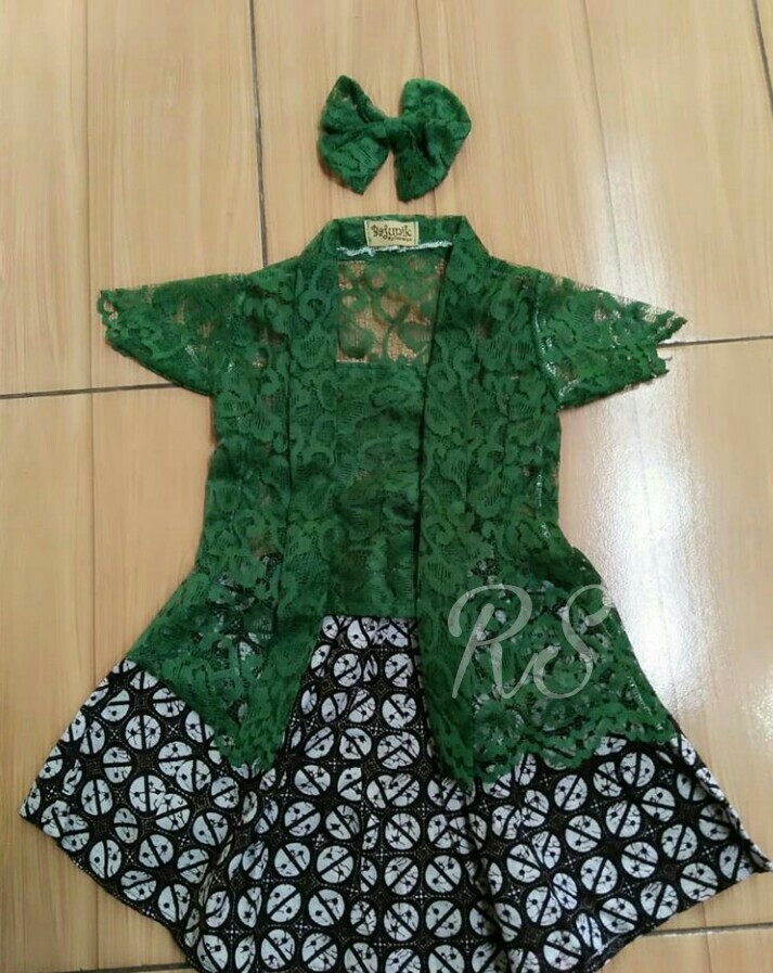 Hijab Outfit Of The Day: 13 Model Baju Brokat Anak Modis dan Lucu