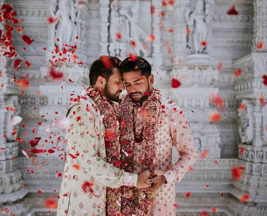 Gay Indian Couple Held A Traditional Wedding Ceremony In A Hindu Temple (Pictures)