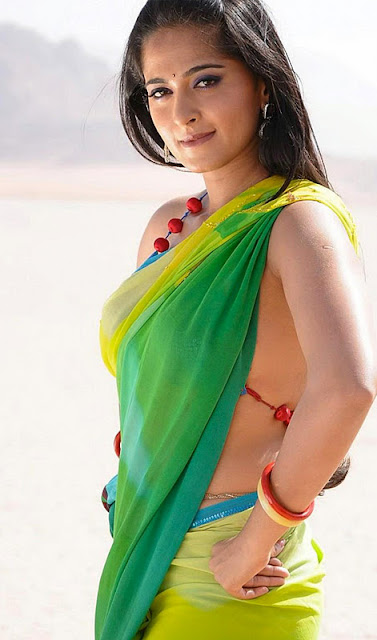 Anushka shocking side boobs visible in Saree Sexy Stills