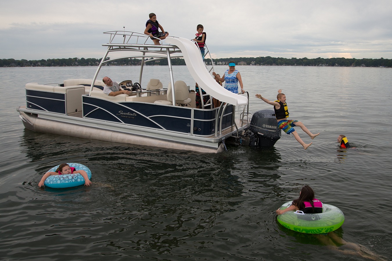 Iguana Boat Sales and Rentals Major Benefits of Owning a Pontoon