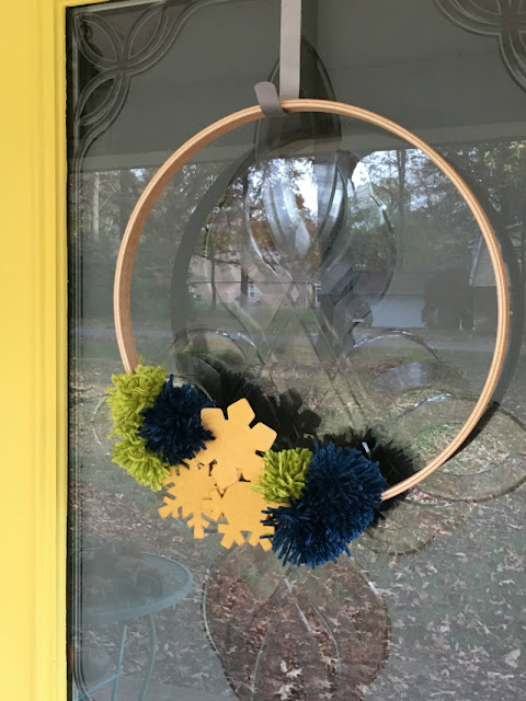 Make this easy embroidery hoop snowflake wreath for the Winter.