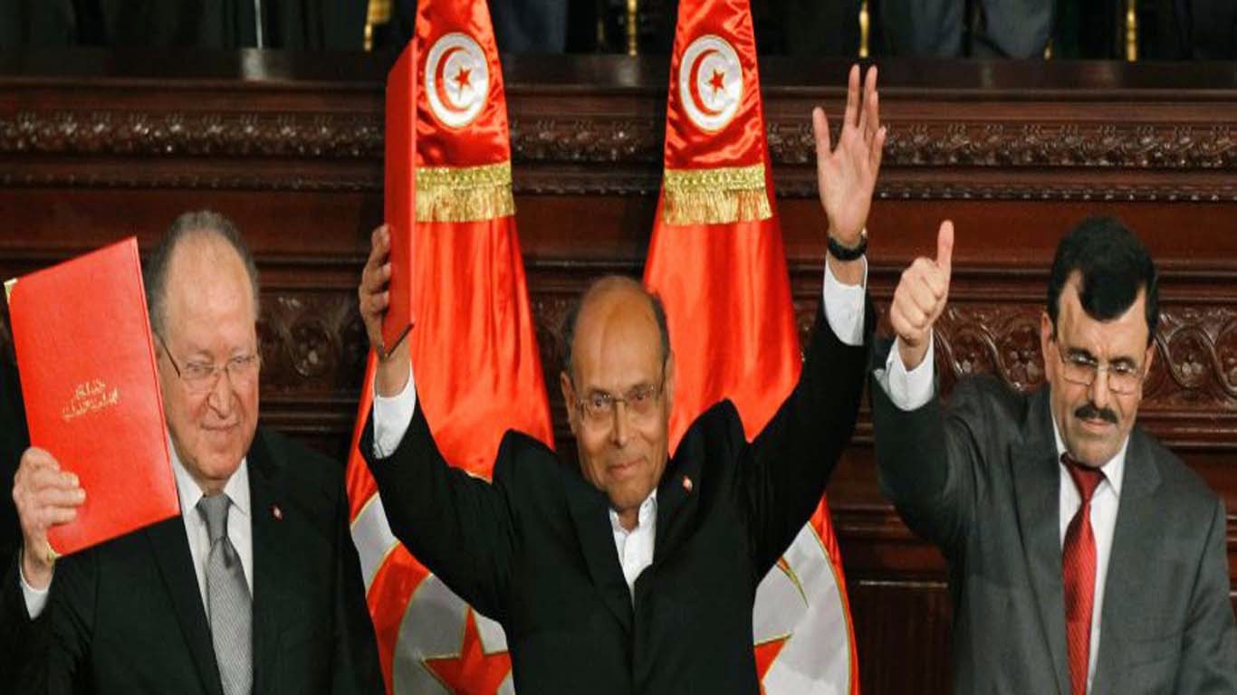 شبيجل الألمانية : تونس علي طريق الديموقراطية ومصر علي طريق الديكتاتورية العسكرية