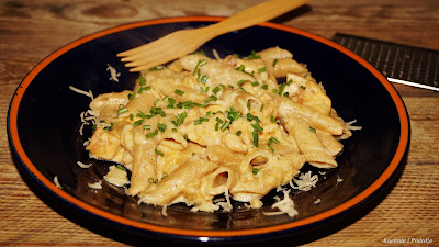 Makaron penne z kurczakiem w sosie śmietanowym Makaron penne z kurczakiem w sosie śmietanowym
