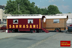 deux roulottes du cirque Sarrasani