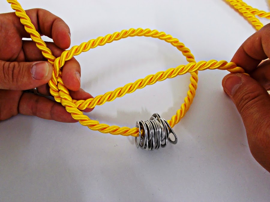 DIY-collar nudos-bisutería-hebillas refrescos-reciclar-reutilizar-3