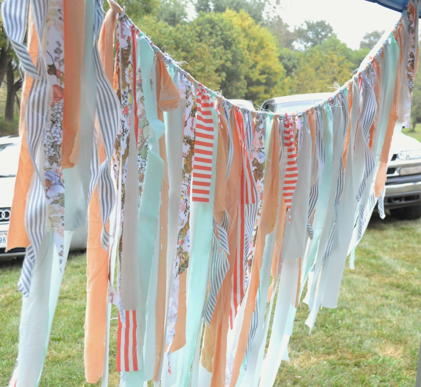 eyeful of lovely DIY Fabric Streamer Tutorial (from fabric scraps!!)