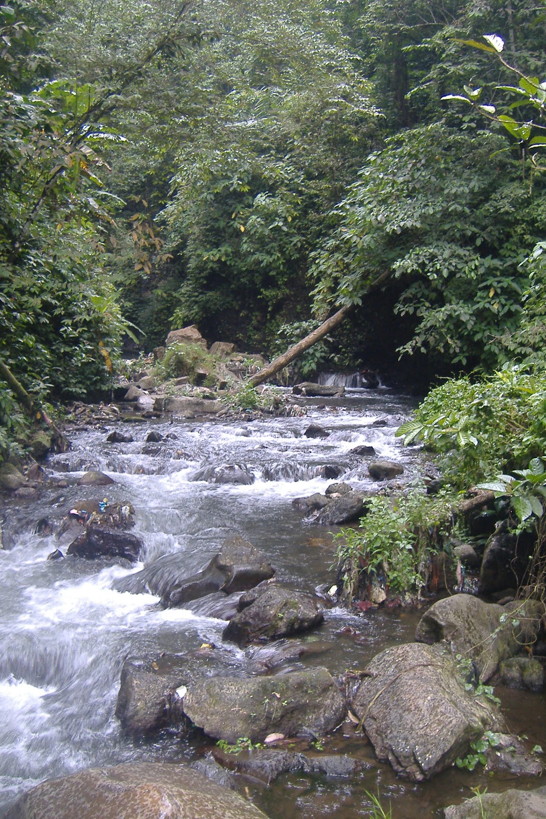 waterfall in Tinoor tomohon minahasa