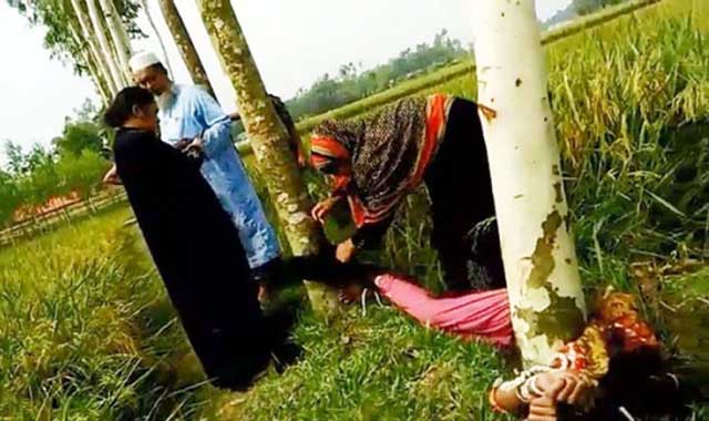 Tied with a tree and tortured her younger brother, was destroyed in the womb ছোট ভাইয়ের স্ত্রীকে গাছে বেঁধে নির্যাতন, নষ্ট হলো গর্ভের সন্তান