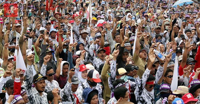 KABAR GEMBIRA! Revisi UU ASN, 439 Ribu Honorer Berpeluang Besar jadi PNS KABAR GEMBIRA! Revisi UU ASN, 439 Ribu Honorer Berpeluang Besar jadi PNS