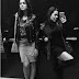 Bruna Marquezine e Fernanda Souza sensualizam em pose no elevador