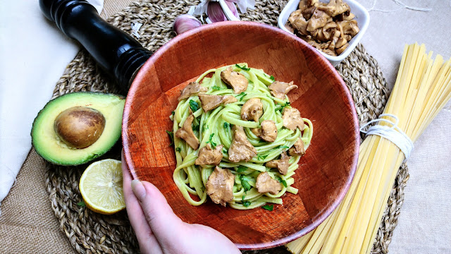 Linguine con Funghi Selvatici e Pesto Cremoso di Avocado e Prezzemolo