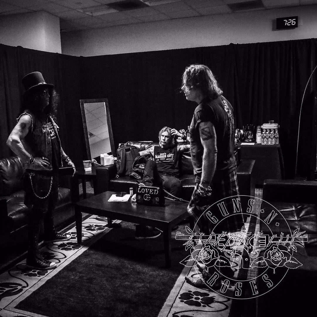 Lirik Lagu Guns N' Roses: Move To The City - LET'S ROCK & ROLL