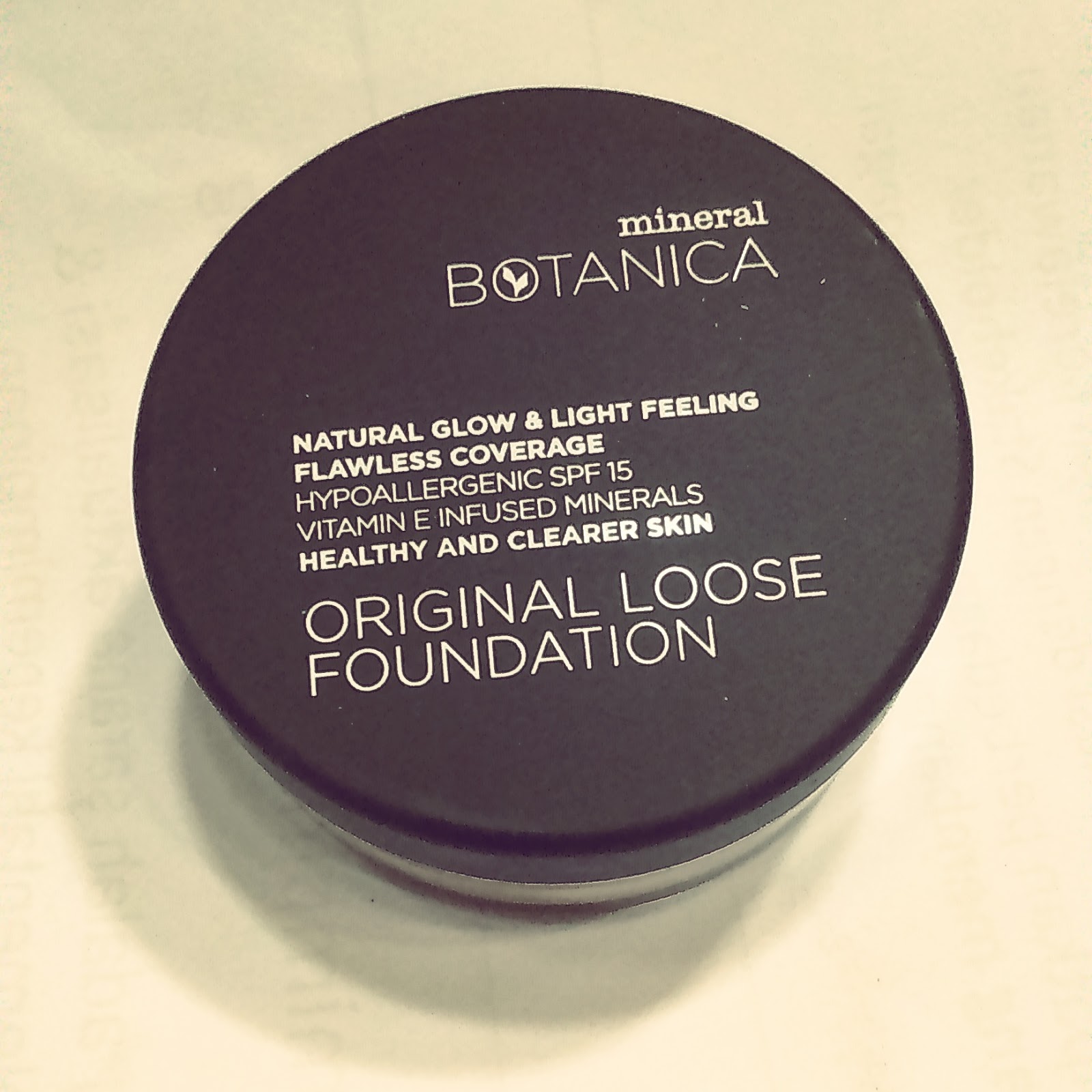Review Mineral Botanica: Original Loose Fondation.