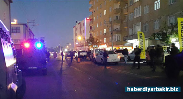 Diyarbakır'da toptancılar sitesi civarında silahlı çatışma: 1 PKK'li öldü DİYARBAKIR-Diyarbakır’ın merkez Bağlar ilçesinde meydana gelen silahlı çatışmada bir PKK'li öldü, biri polis olmak üzere 2 kişi yaralandı.