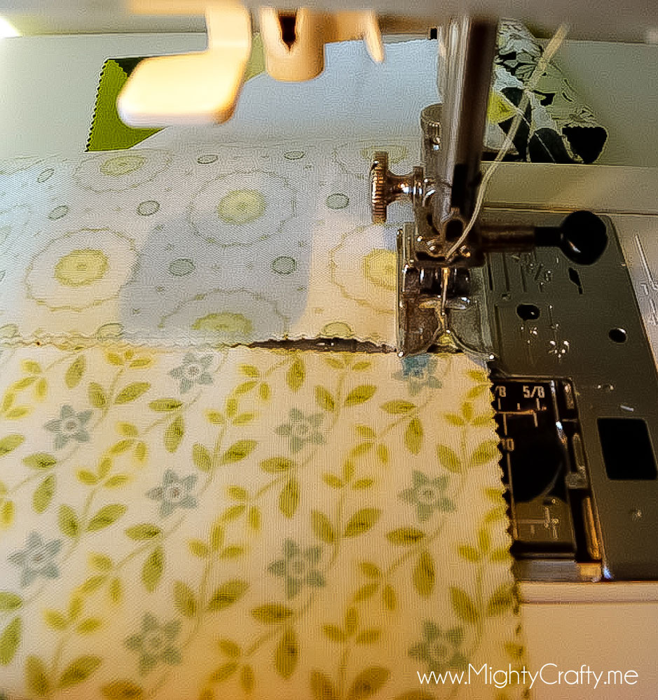 MightyCrafty Quilted Camera Strap