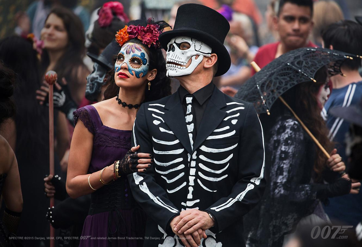 Bond Blog: de Nederlandse James Bond website: Parade in Bond-stijl