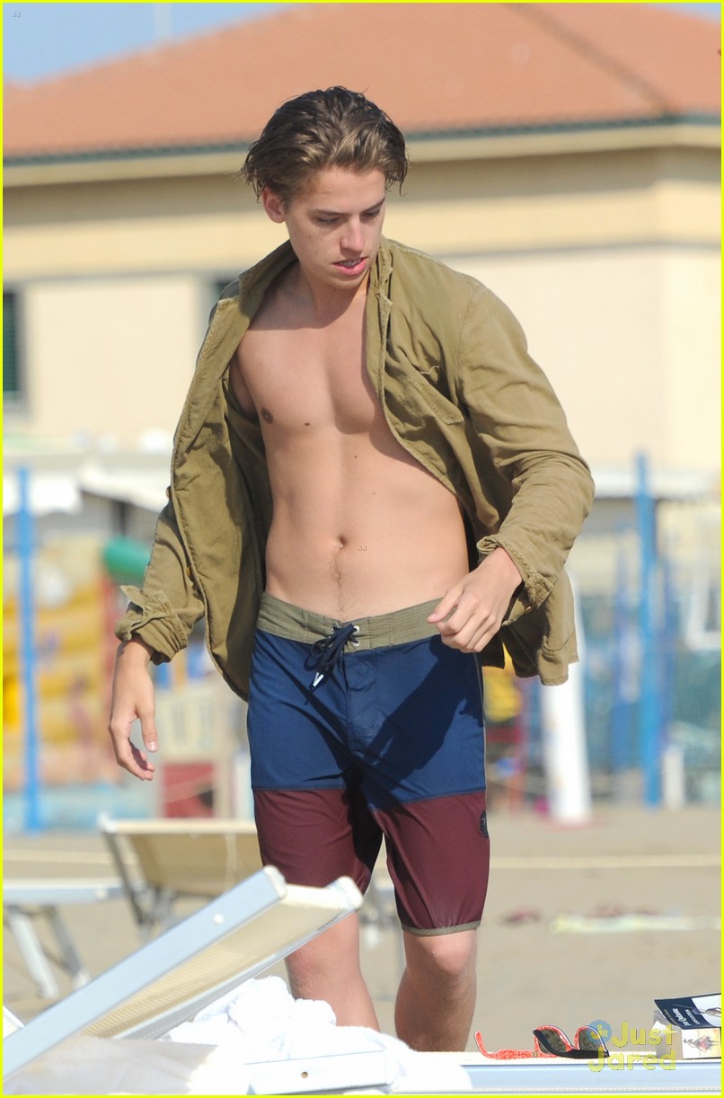 Naked Pics Of Cole Sprouse 14