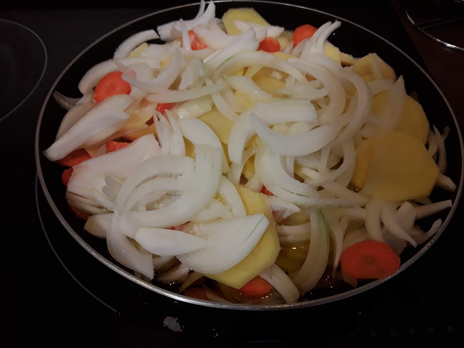 TORTILLA DE PATATAS, CEBOLLA, ZANAHORIA Y COLIFLOR COCINASERGI
