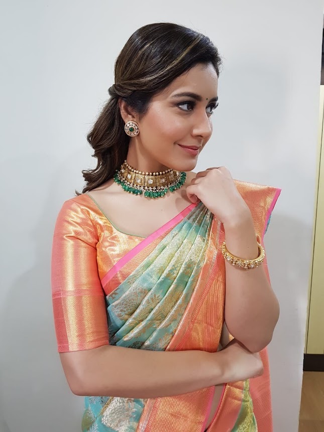 Raashi Khanna at Kalyanalakshmi Shopping Mall inauguration