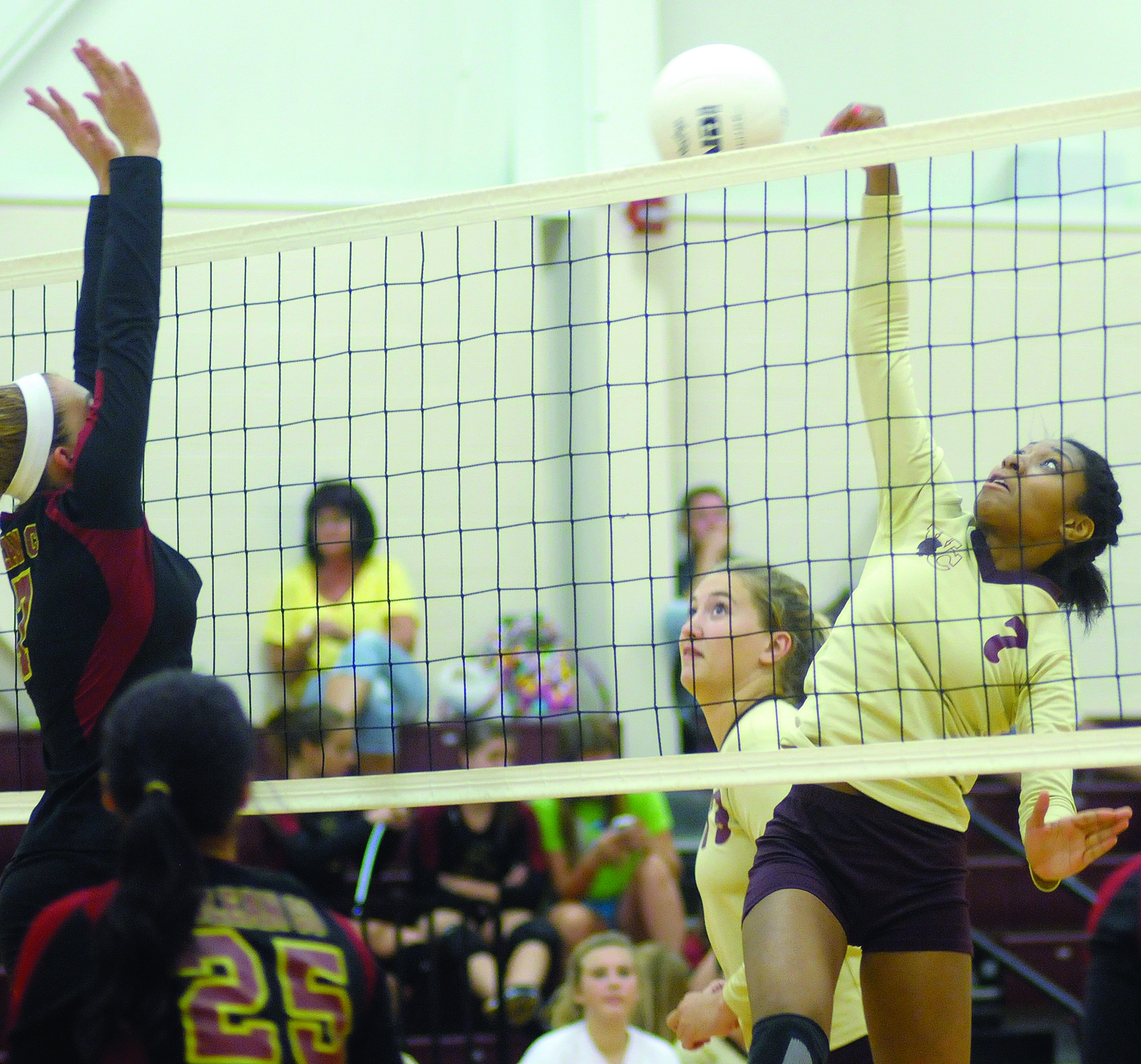The JE Sports ster County volleyball picks up first victory of season