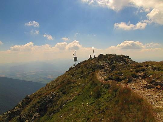 Jałowiecki Przysłop (słow. Jalovecký príslop, Príslop; 2142 m n.p.m.). Jałowiecki Przysłop (słow. Jalovecký príslop, Príslop; 2142 m n.p.m.).