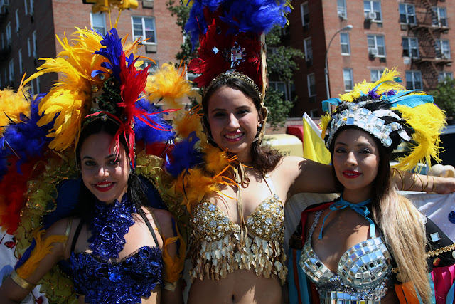 bellezas chicas ecuatorianas mostrando traje tipico de ecuador 