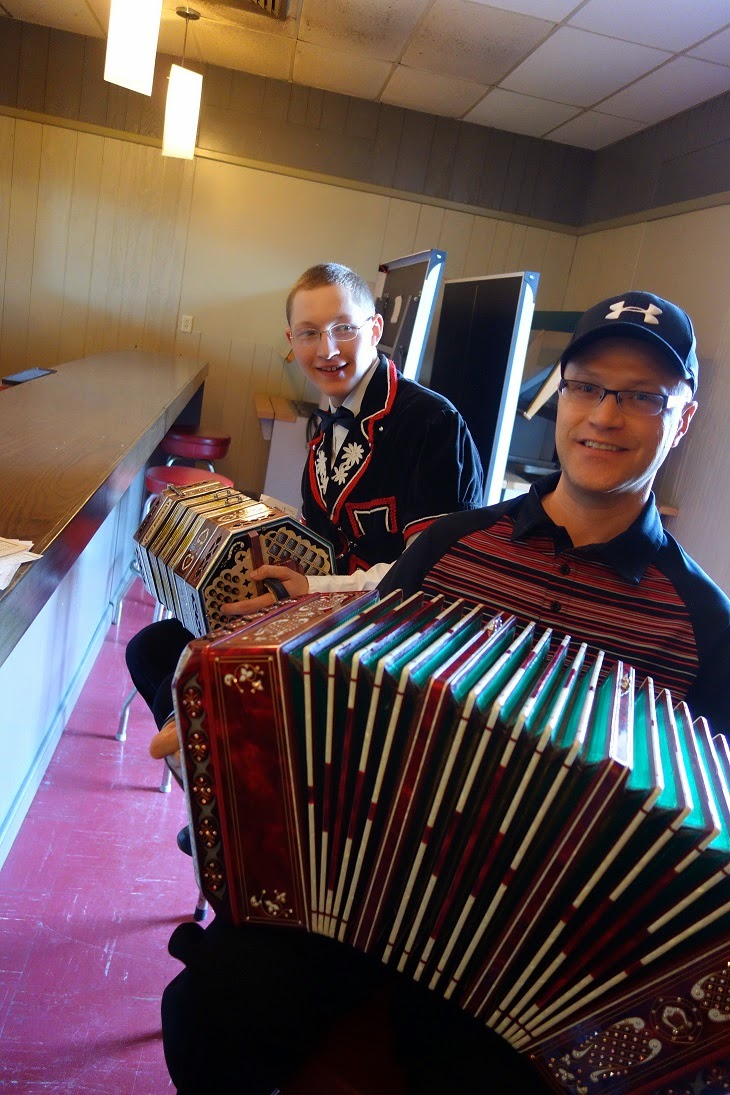 How to Play a German Concertina Central Wisconsin Concertina Festival