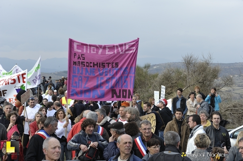 villeneuve de berg manifestation contre le gaz de schiste photo pascal blachier