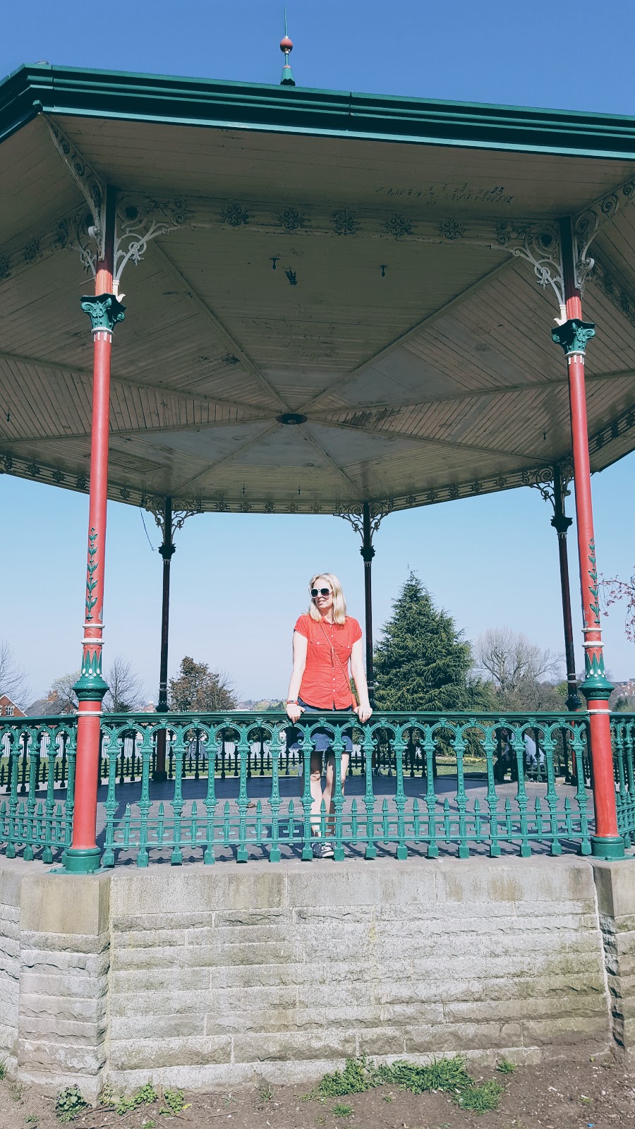 Polka Dot Shirt And Daisies: A Perfect Pairing For Spring Fashion Polka Dot Shirt And Daisies: A Perfect Pairing For Spring Fashion
